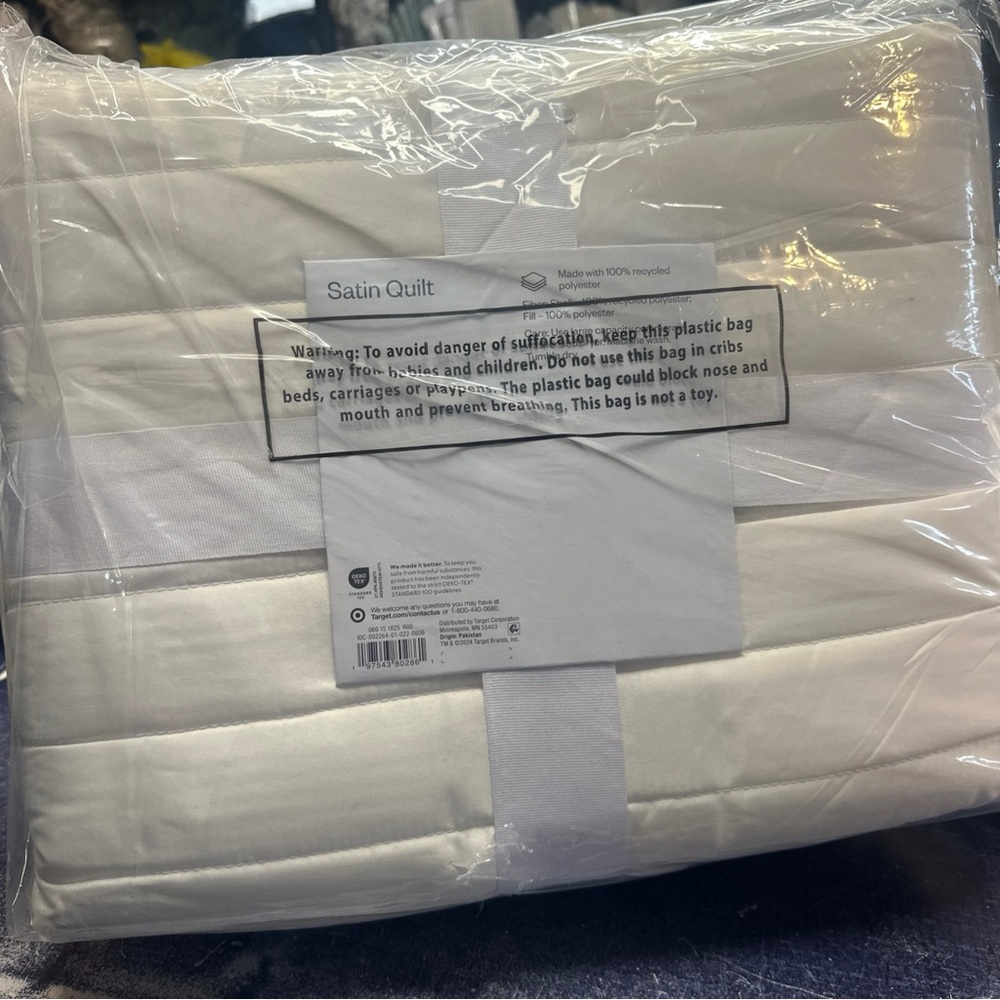 Room Essentials ivory Quilt - Picture 4 of 4